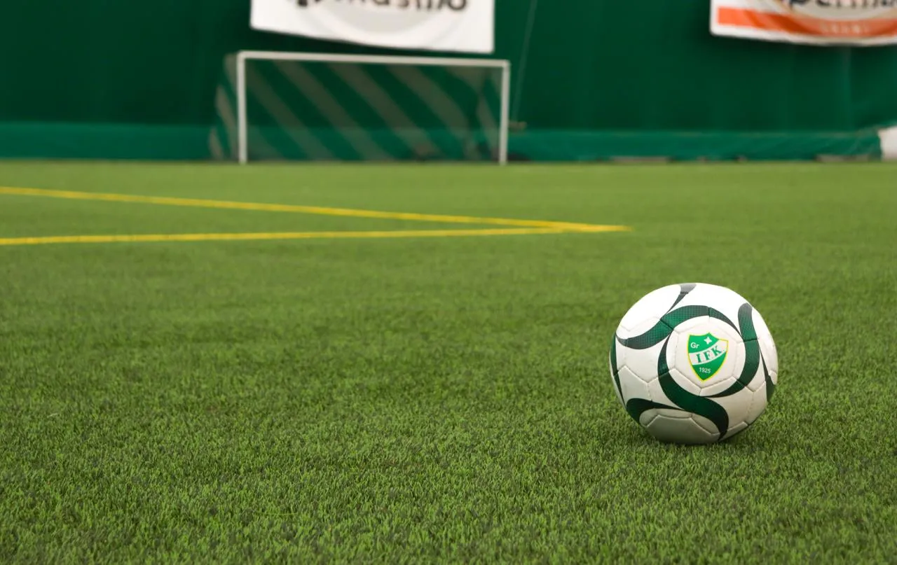 GrIFK Arena artificial grass installation 3