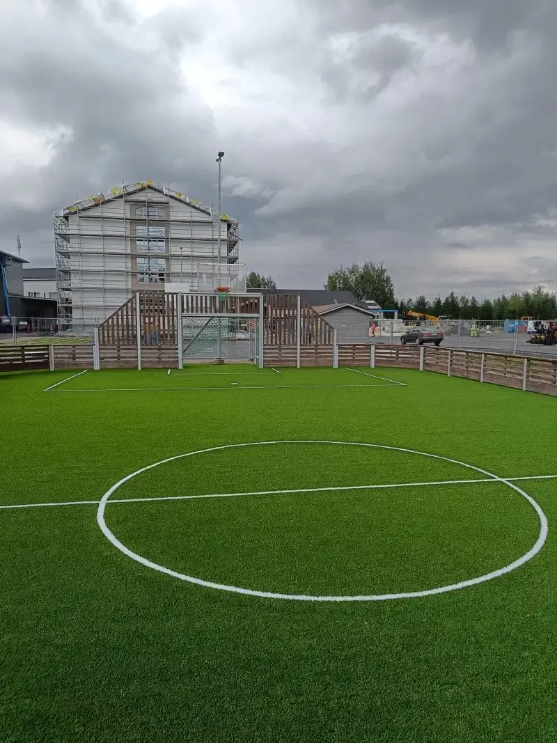 Nilonkangas school yard – sand-filled artificial grass close-up