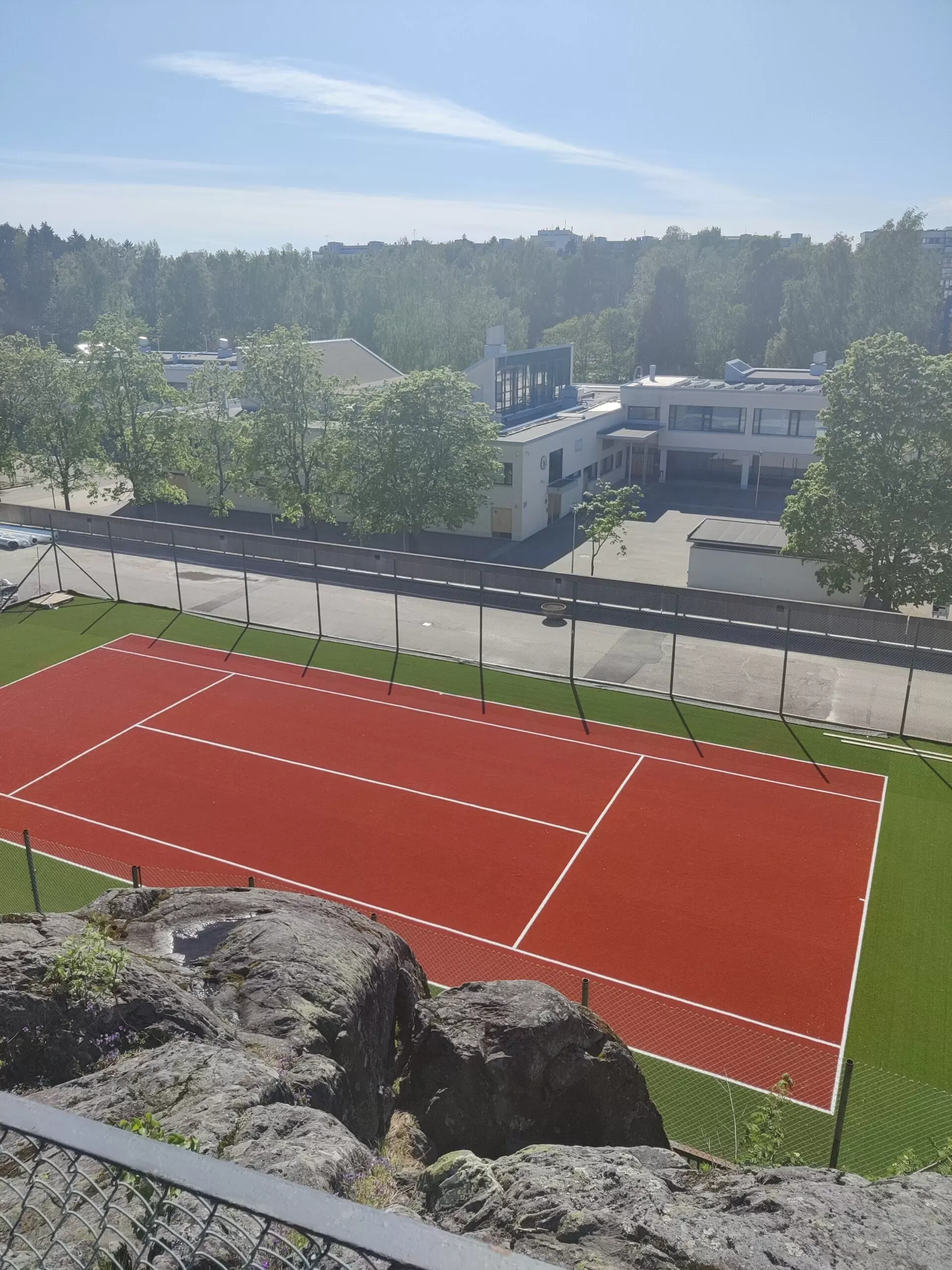 Tennis court Vuosaari outside
