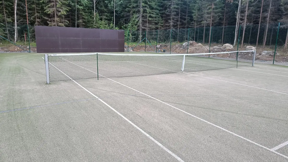 Tenniskenttä asennus