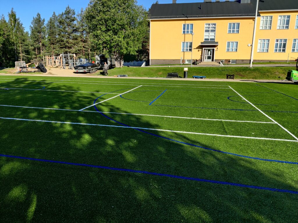 Tekonurmikenttä asennus